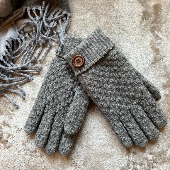 Women’s Winter Warm Gloves Fleece W/ Button Details in Gray - Picture 5 of 7